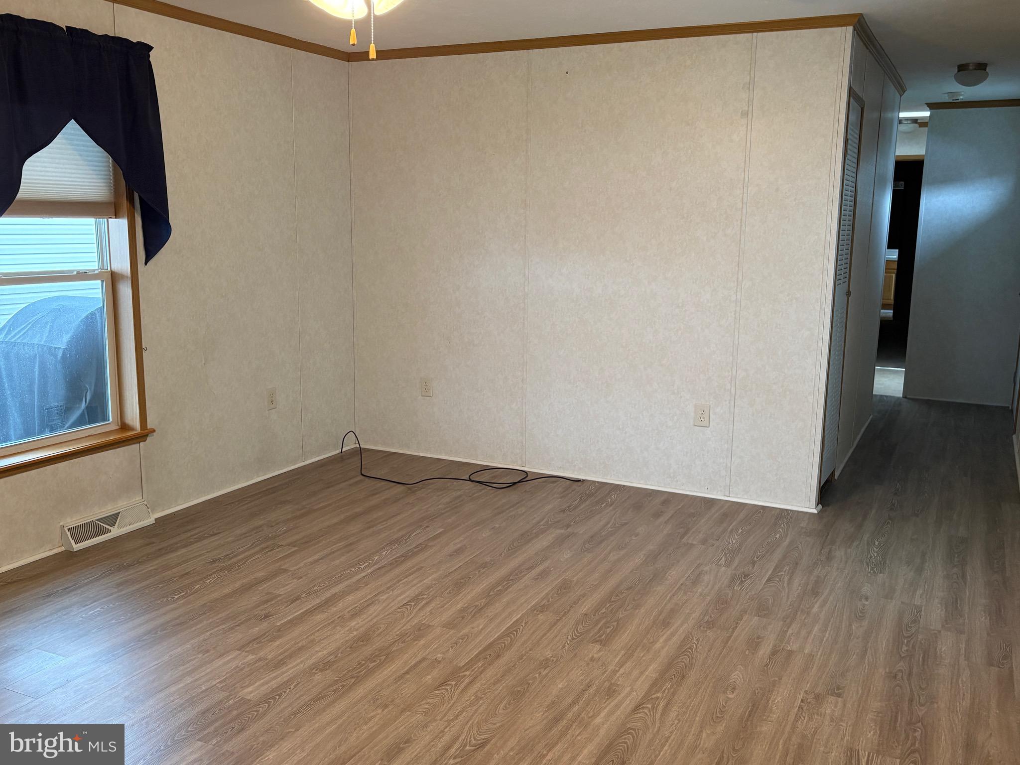 LAUREL COMMONS - Residential