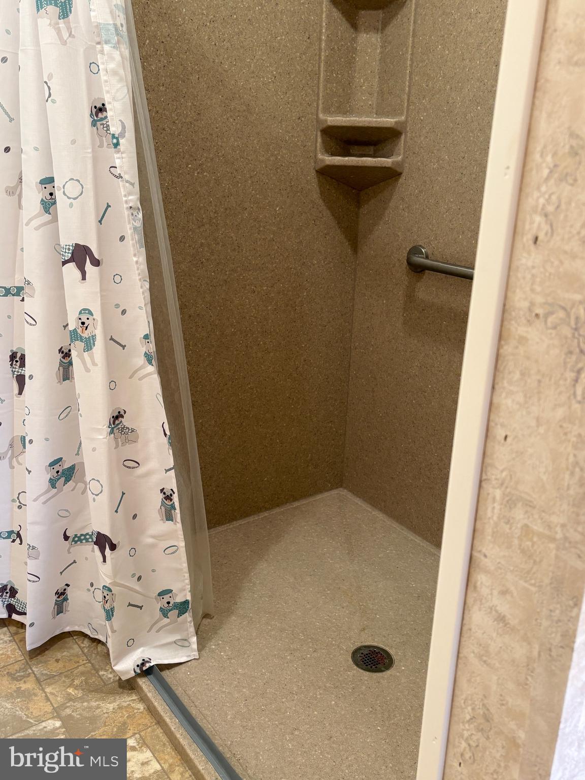 LAUREL COMMONS - Residential