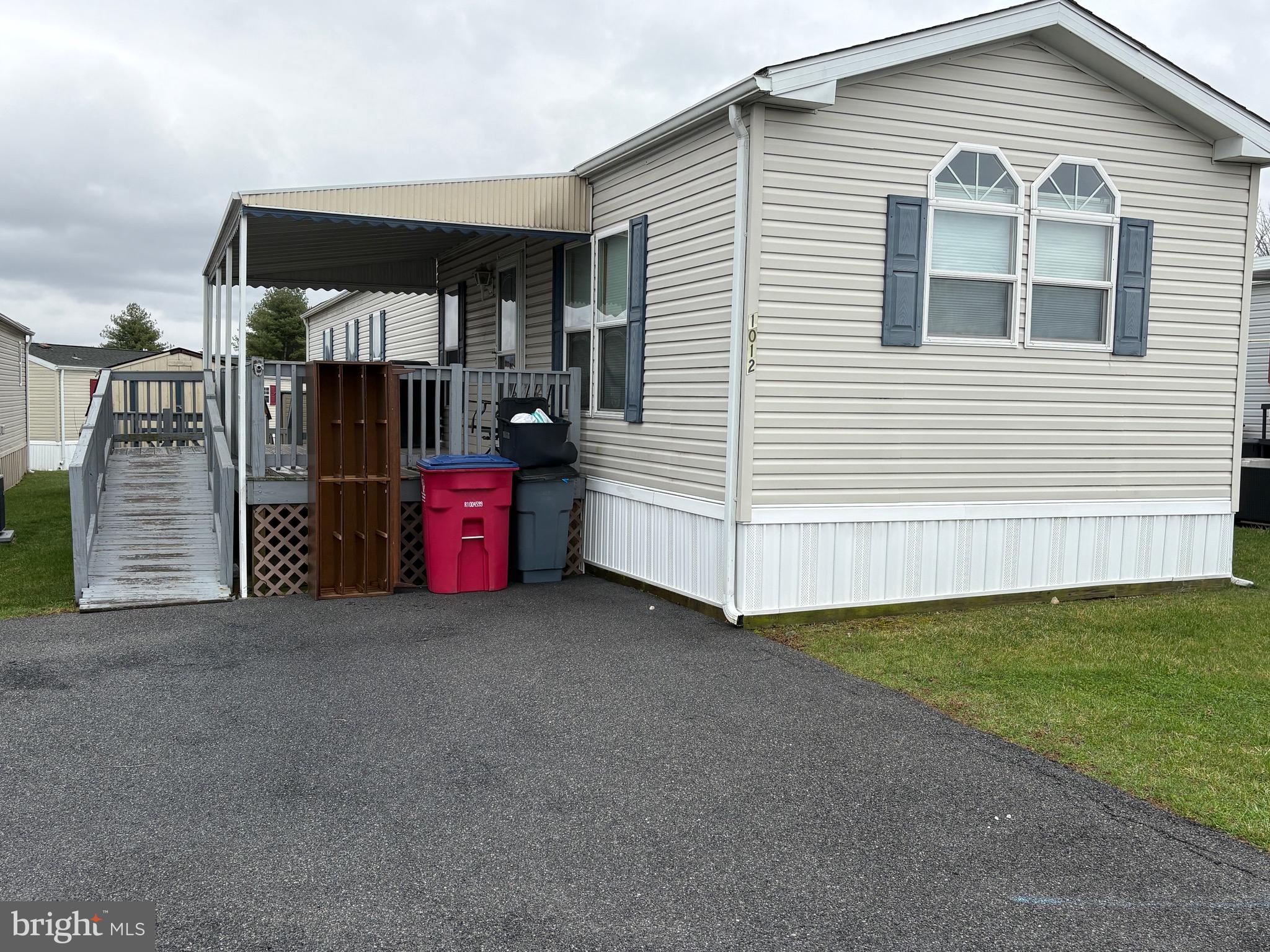 LAUREL COMMONS - Residential