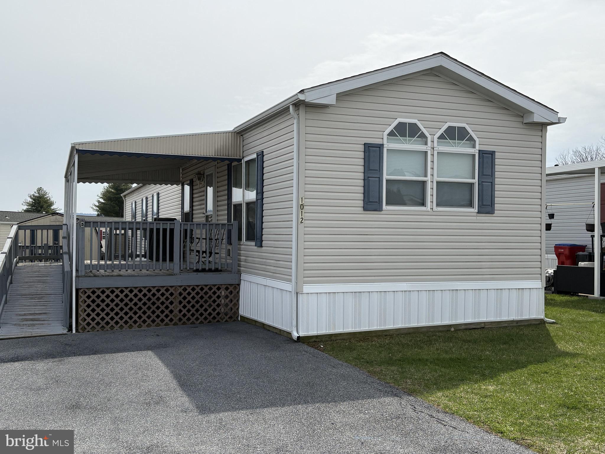 LAUREL COMMONS - Residential