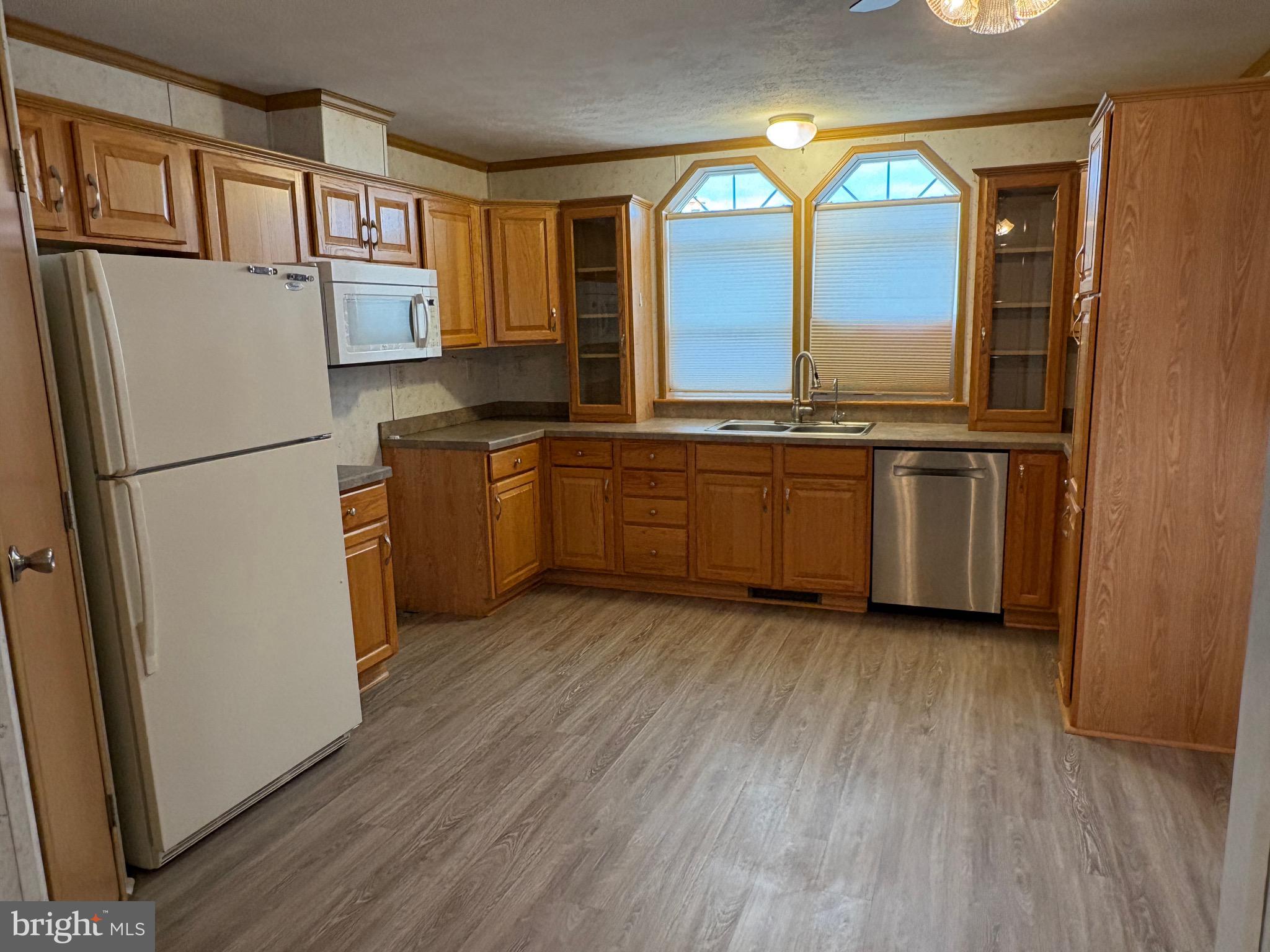 LAUREL COMMONS - Residential