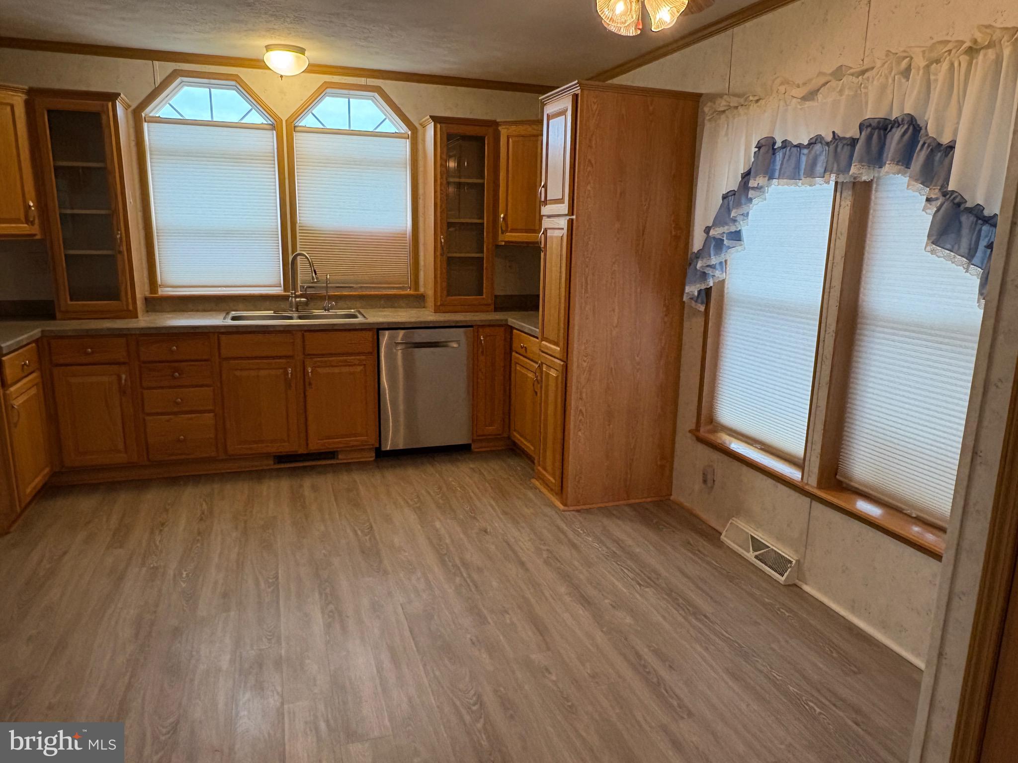 LAUREL COMMONS - Residential