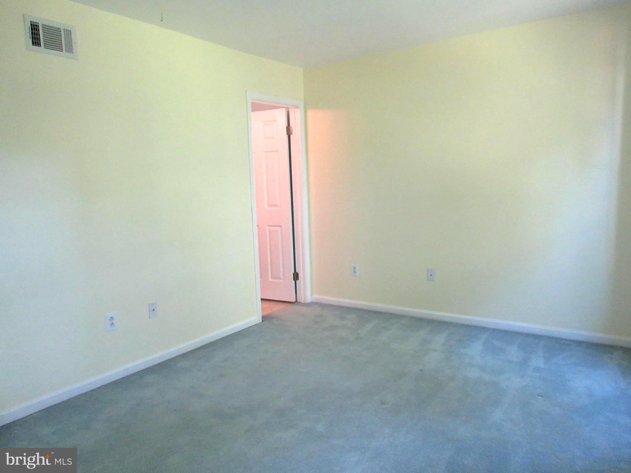 RIVERCHASE - Residential