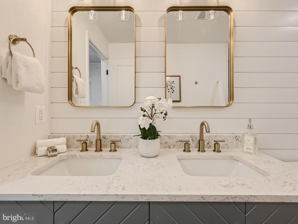 OAKLAND MILLS - Residential