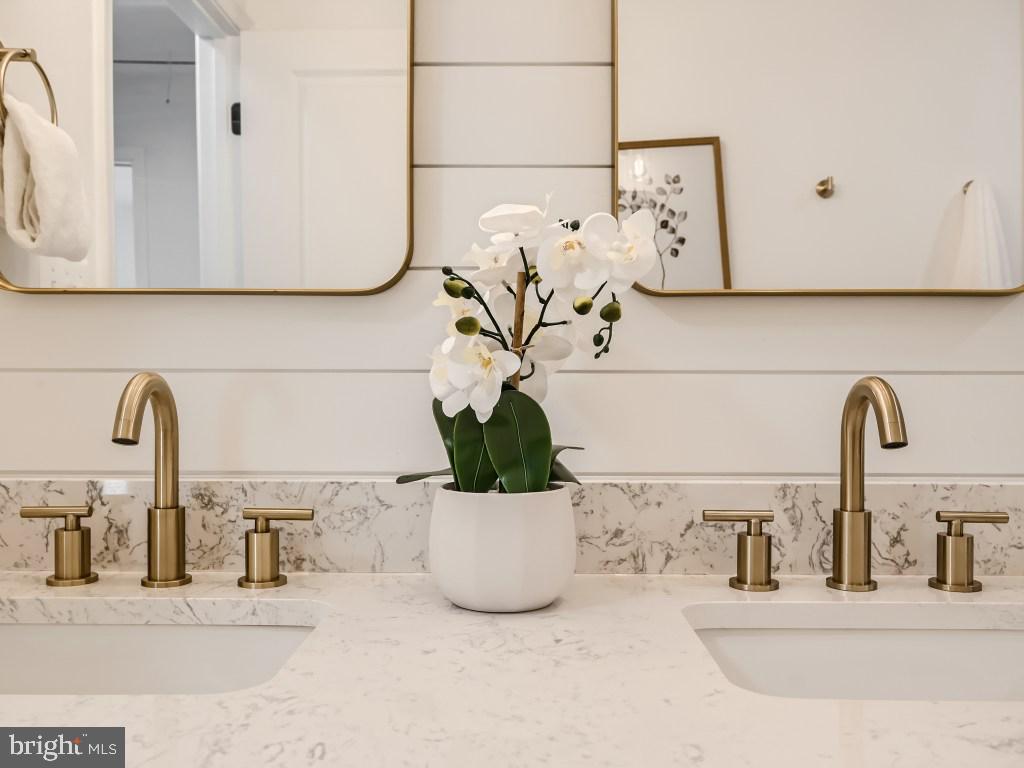 OAKLAND MILLS - Residential