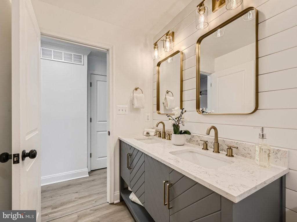 OAKLAND MILLS - Residential