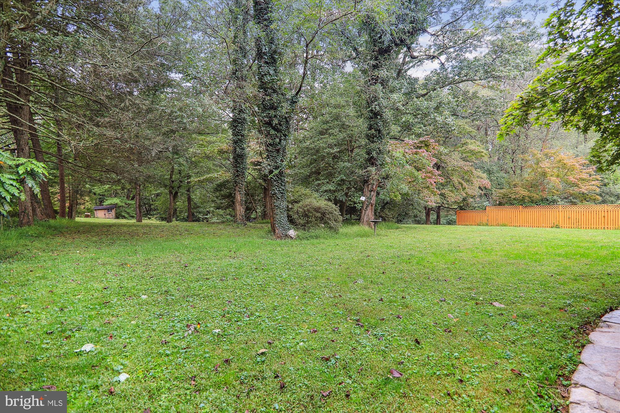 ASHTON - Residential