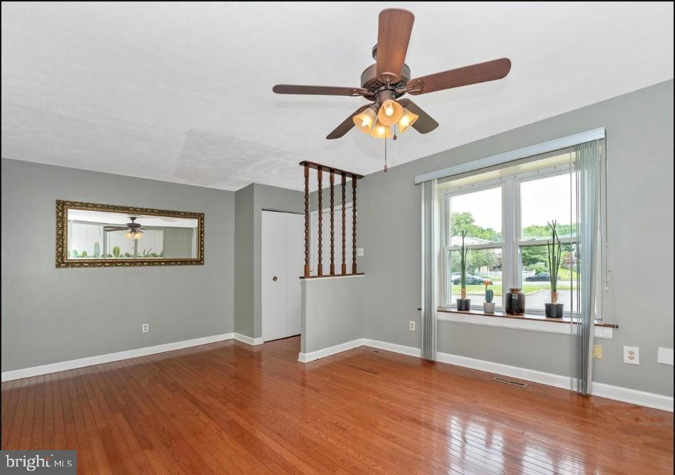 381 W THORNHILL