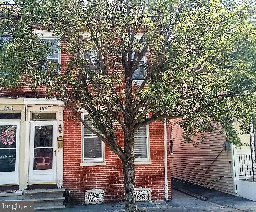 STATELY BRICK COLONIAL-This Spacious Semi offers an open living/dining plan beautiful hardwood floors, an open staircase, and charming brick hearth for future wood stove, the kitchen is large and open with lots of natural sun light, & dining area, there's a convenient 1st floor laundry with full bath and plenty of room for storage, fenced rear yard with deck, & utility shed, Plus new gas furnace! Don't wait!http://www.LancasterOpenHouses.com