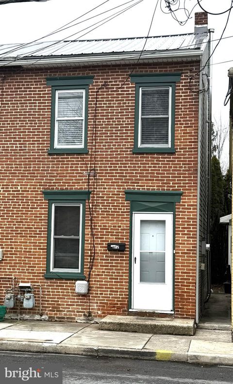 Townhouse For Sale - 412 N West Street<br/> CARLISLE, PA 17013