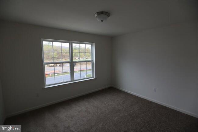 LAUREL VALLEY ESTATES - Residential Lease