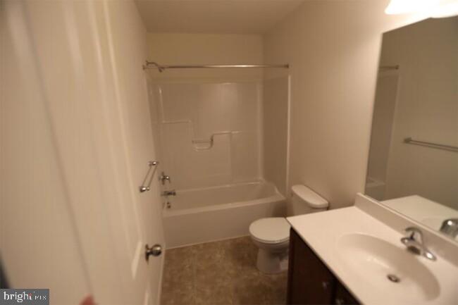 LAUREL VALLEY ESTATES - Residential Lease