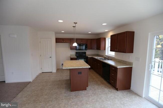 LAUREL VALLEY ESTATES - Residential Lease