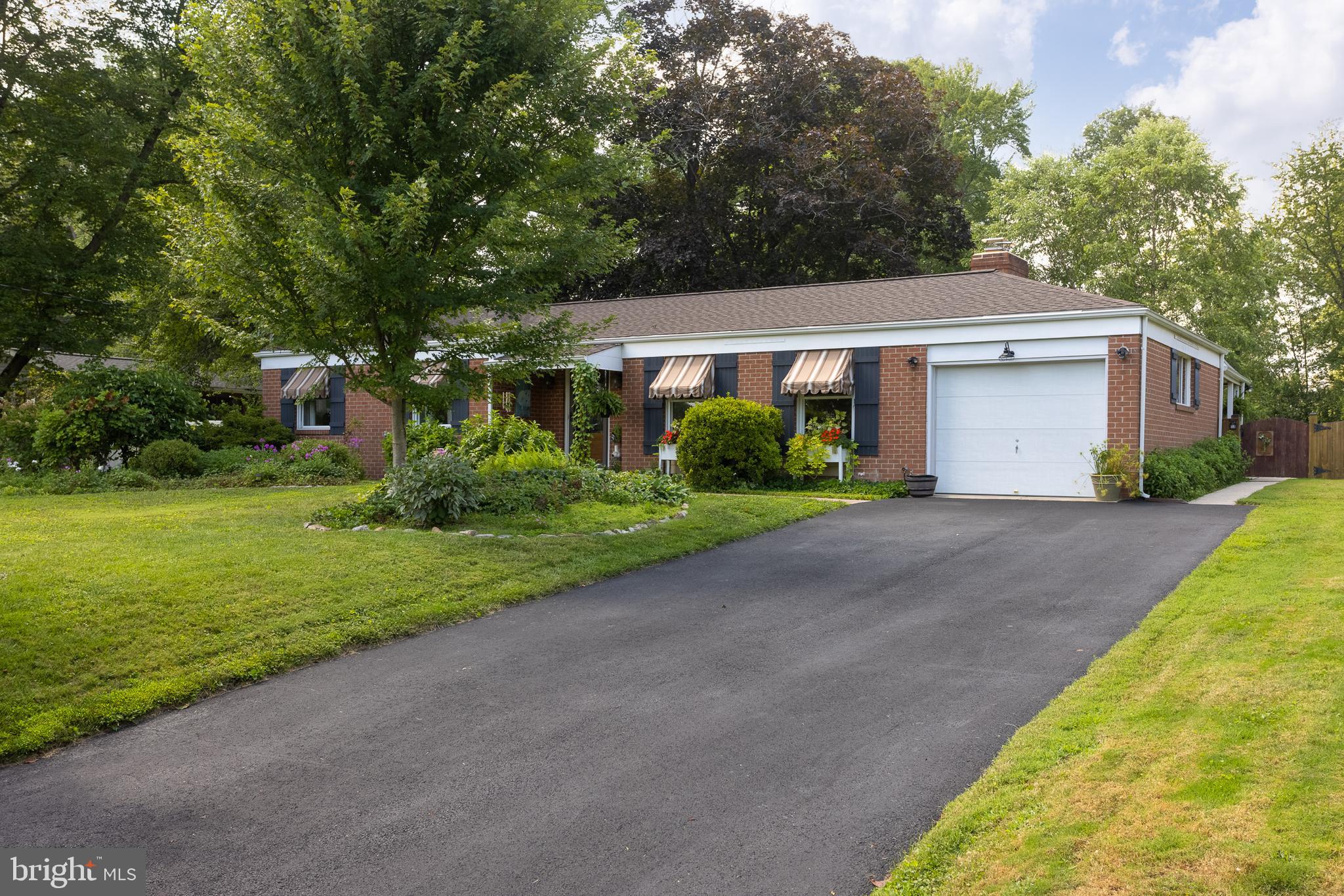 This one is real BEAUTY! The rear yard is pure tranquility and is an entertainers dream! Lots of room to enjoy! This brick Rancher has been updated and very well cared.
OFFER DEALINE HAS BEEN SET FOR SATURDAY AUGUST 30TH, 2025 AT 8 PM
SELLER WILL REVIEW ALL OFFERS ON SUNDAY AUGUST 31ST AND MAKE A FINAL DECISION