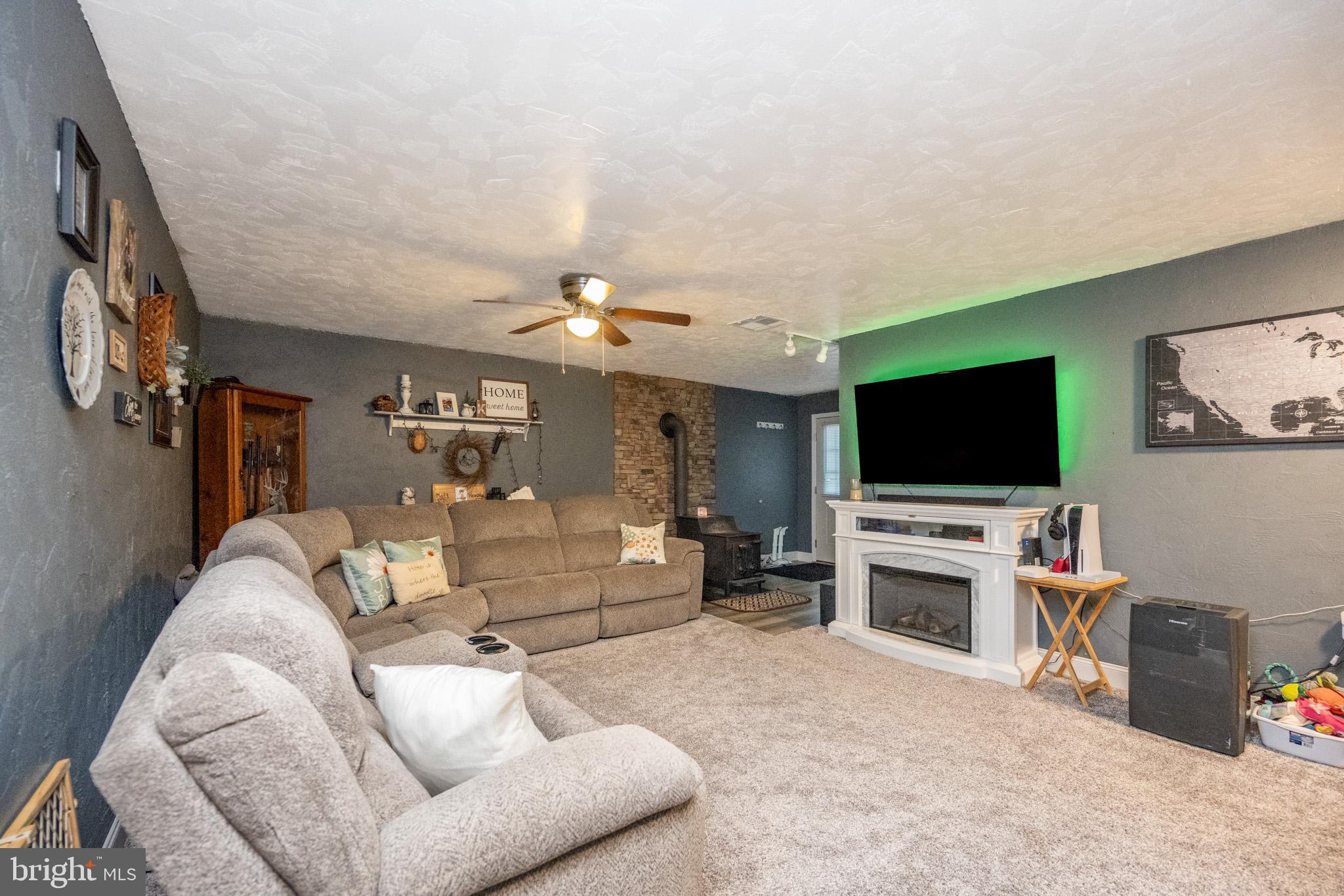 MOUNTAIN LAKE PARK - Residential