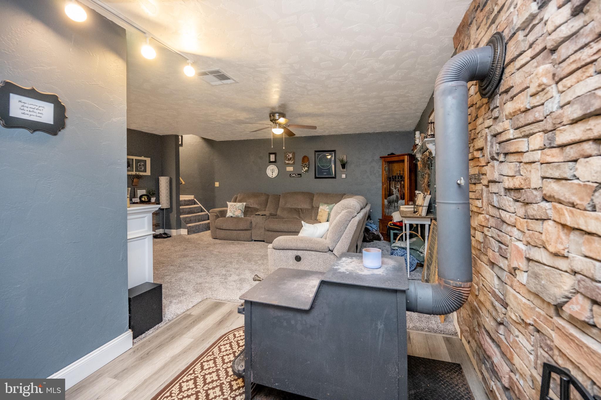 MOUNTAIN LAKE PARK - Residential