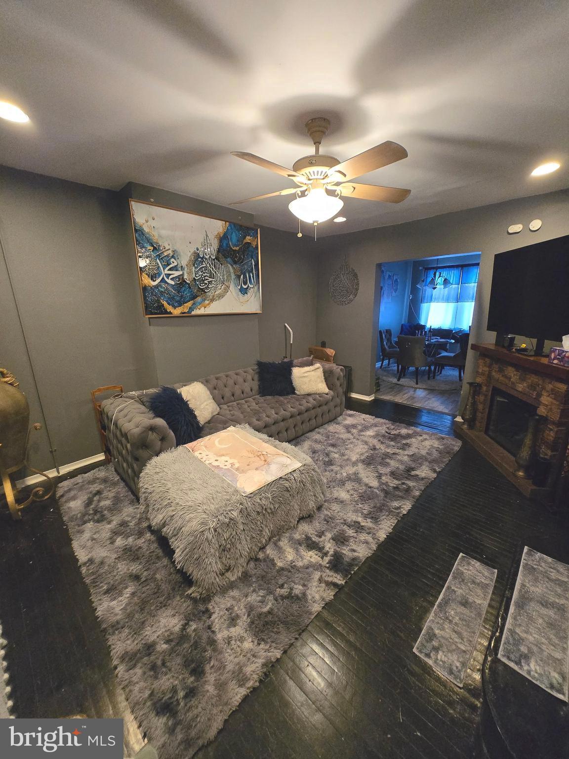 WEST OAK LANE - Residential Lease