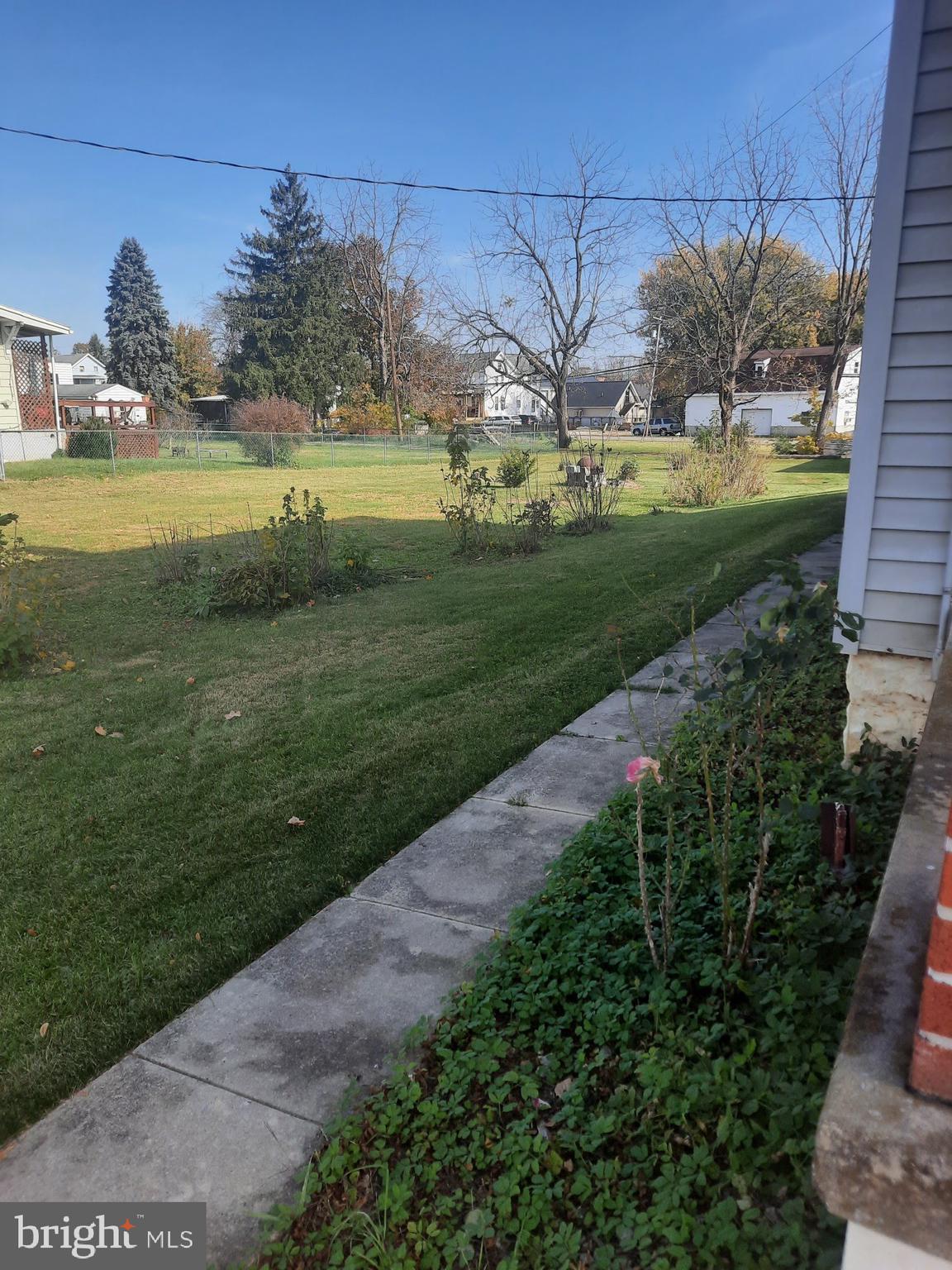 MAUGANSVILLE - Residential