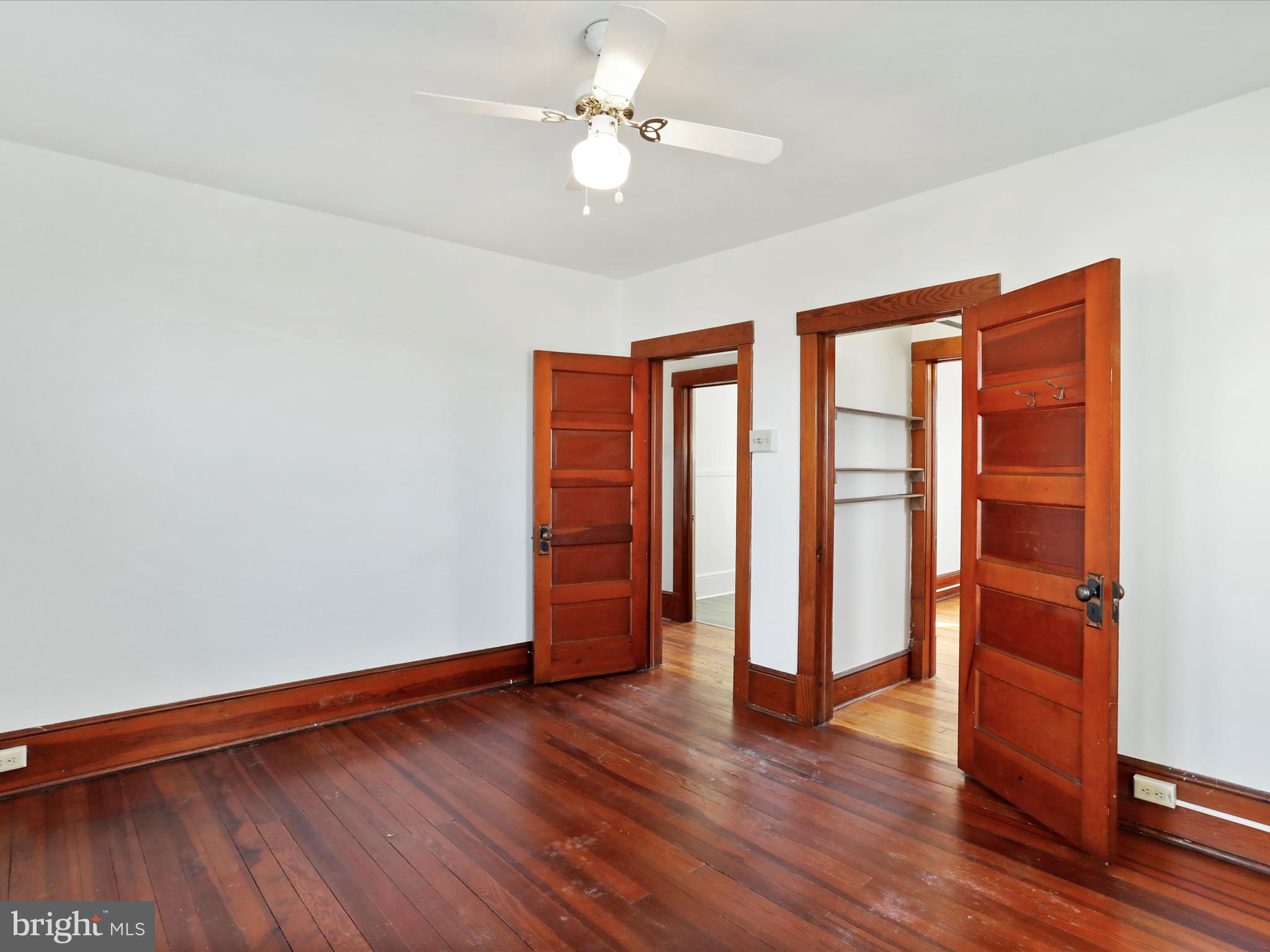 MAUGANSVILLE - Residential