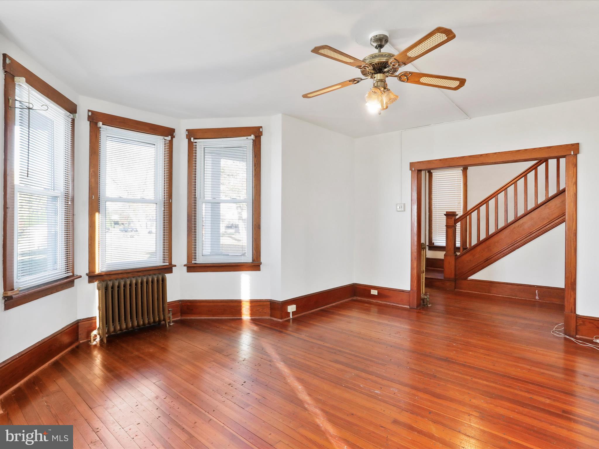 MAUGANSVILLE - Residential