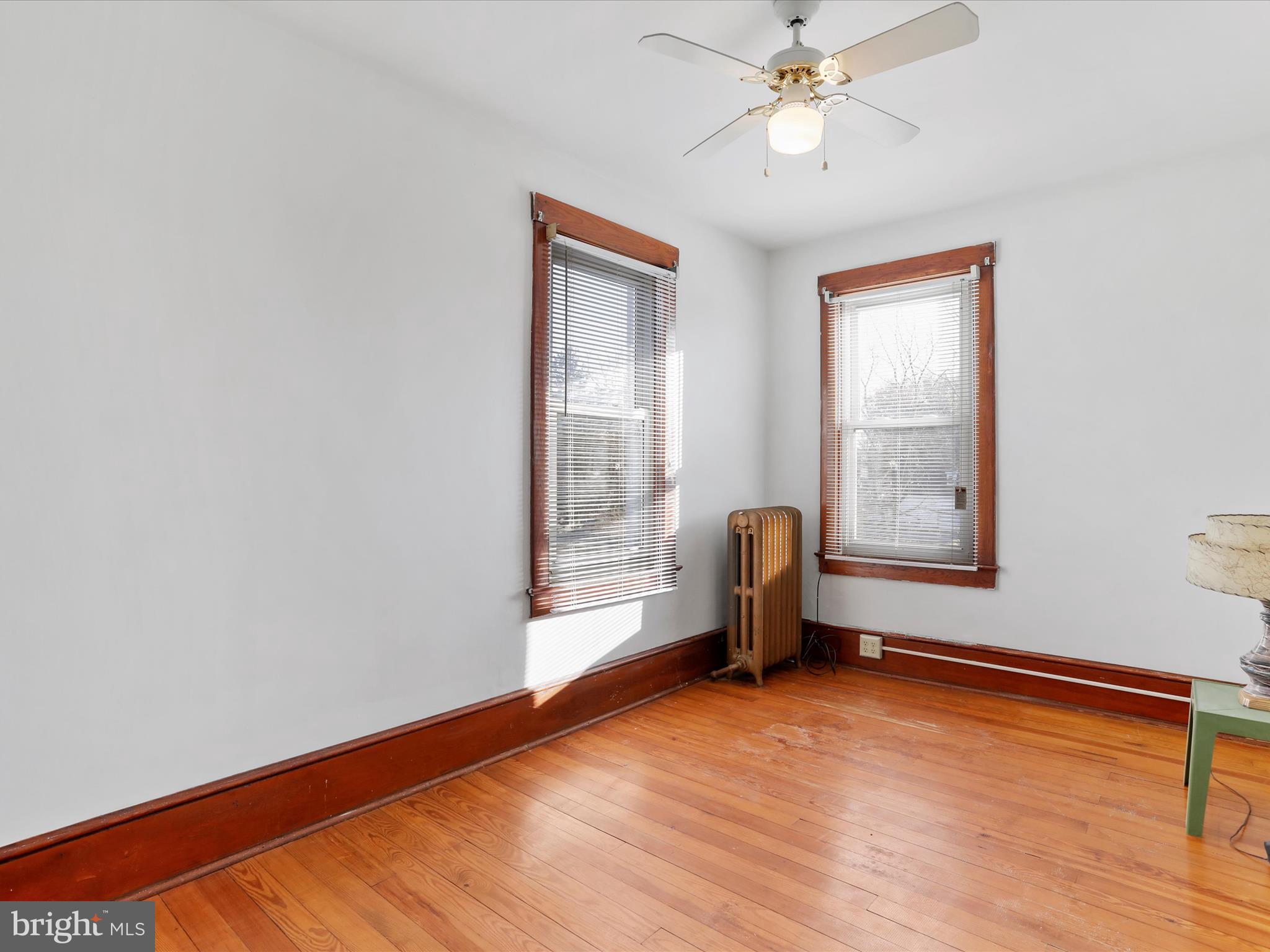 MAUGANSVILLE - Residential