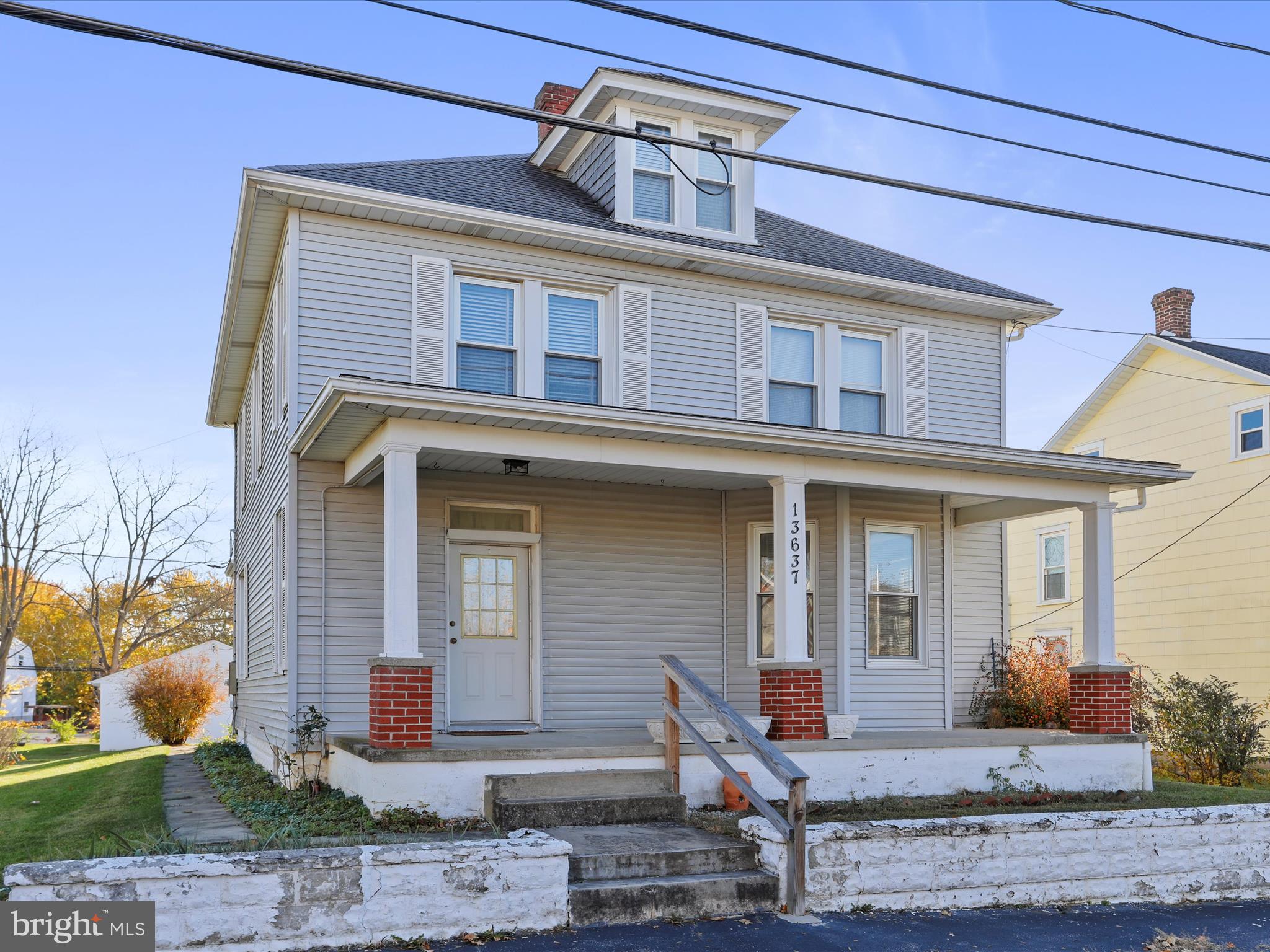 MAUGANSVILLE - Residential