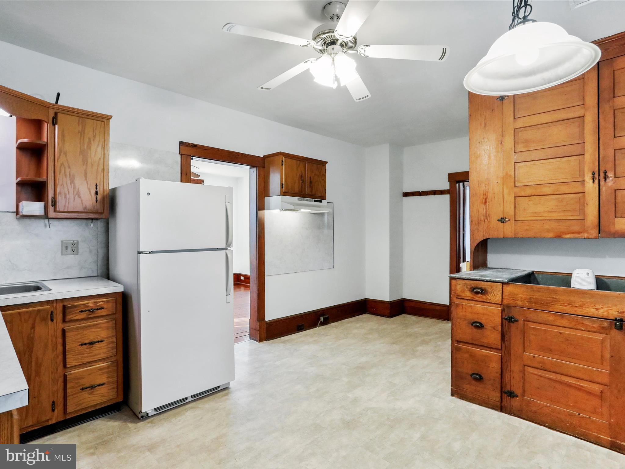 MAUGANSVILLE - Residential