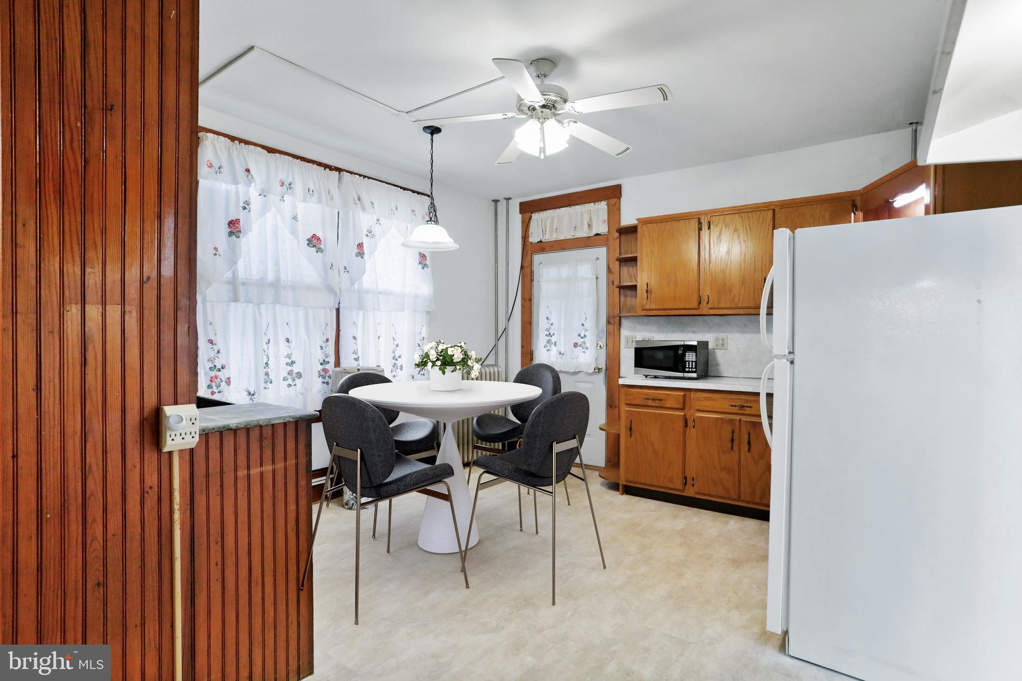 MAUGANSVILLE - Residential