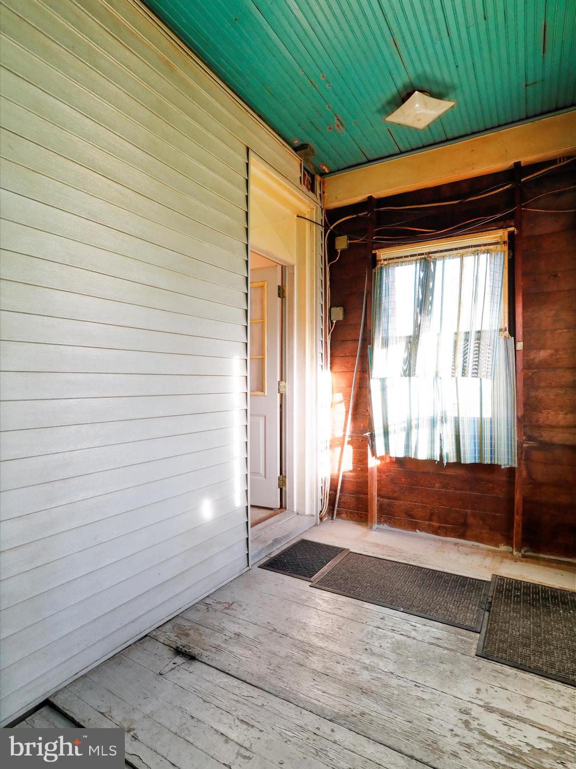 MAUGANSVILLE - Residential