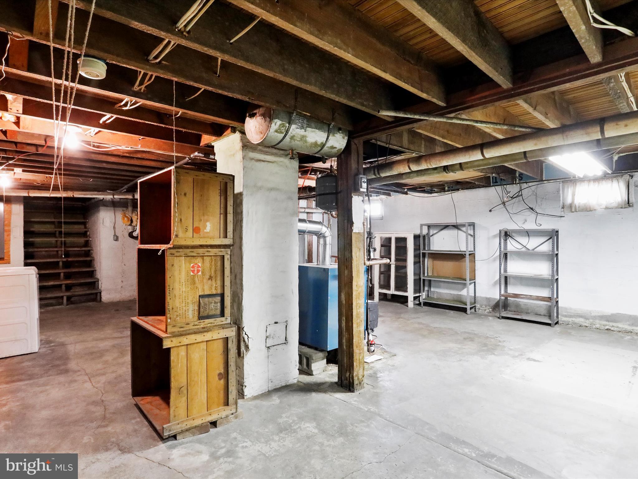 MAUGANSVILLE - Residential