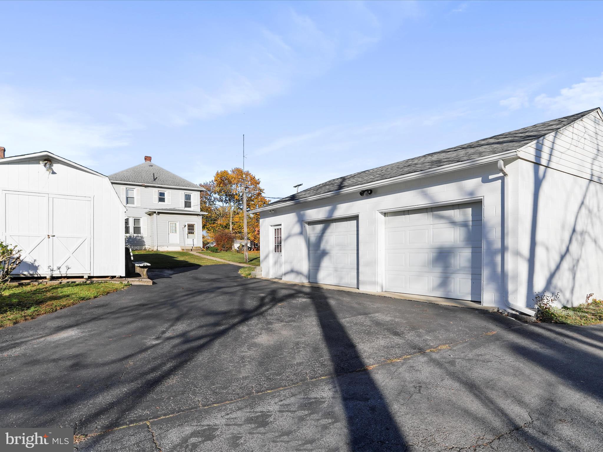 MAUGANSVILLE - Residential