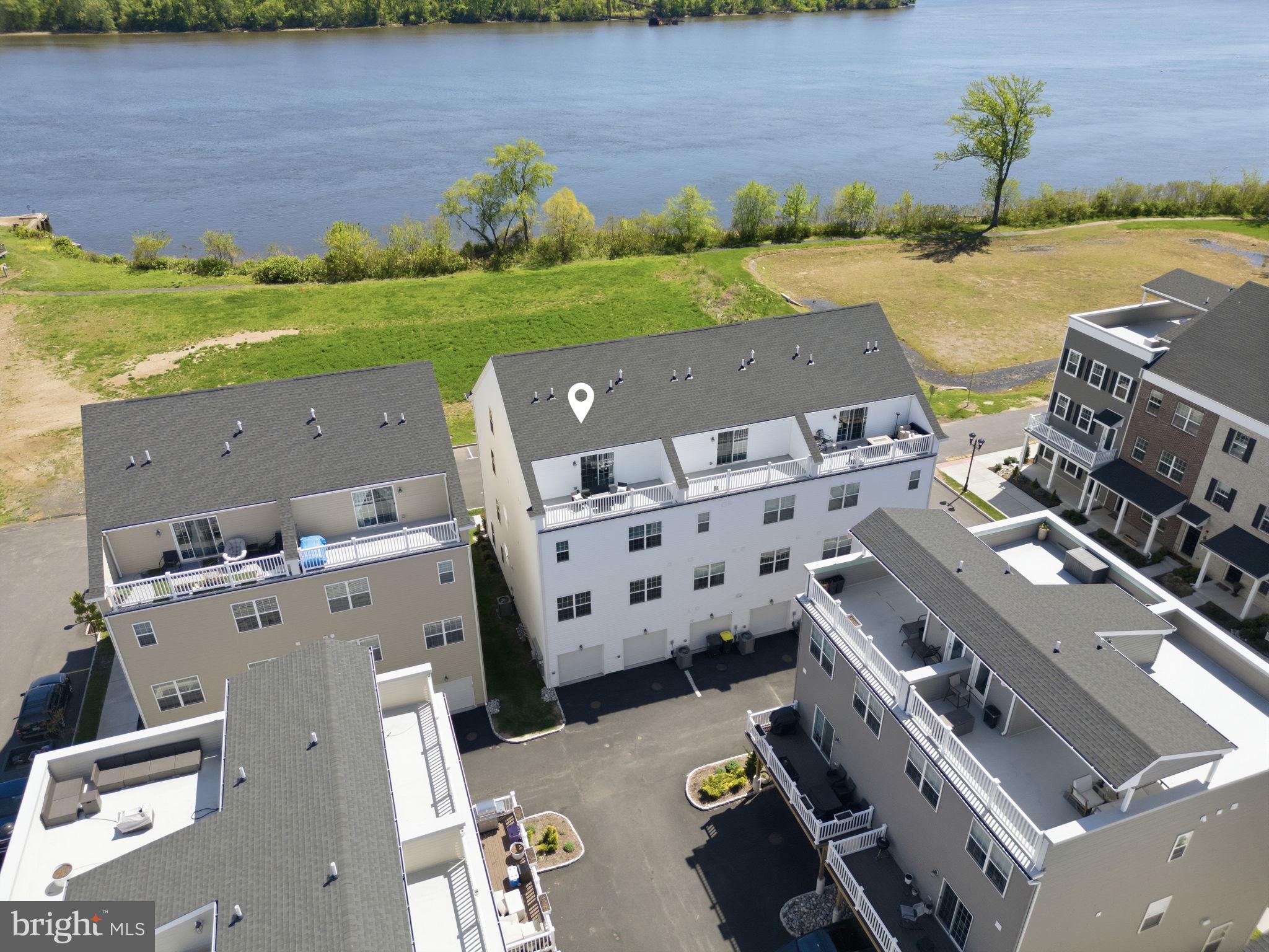 WATERSIDE - Residential