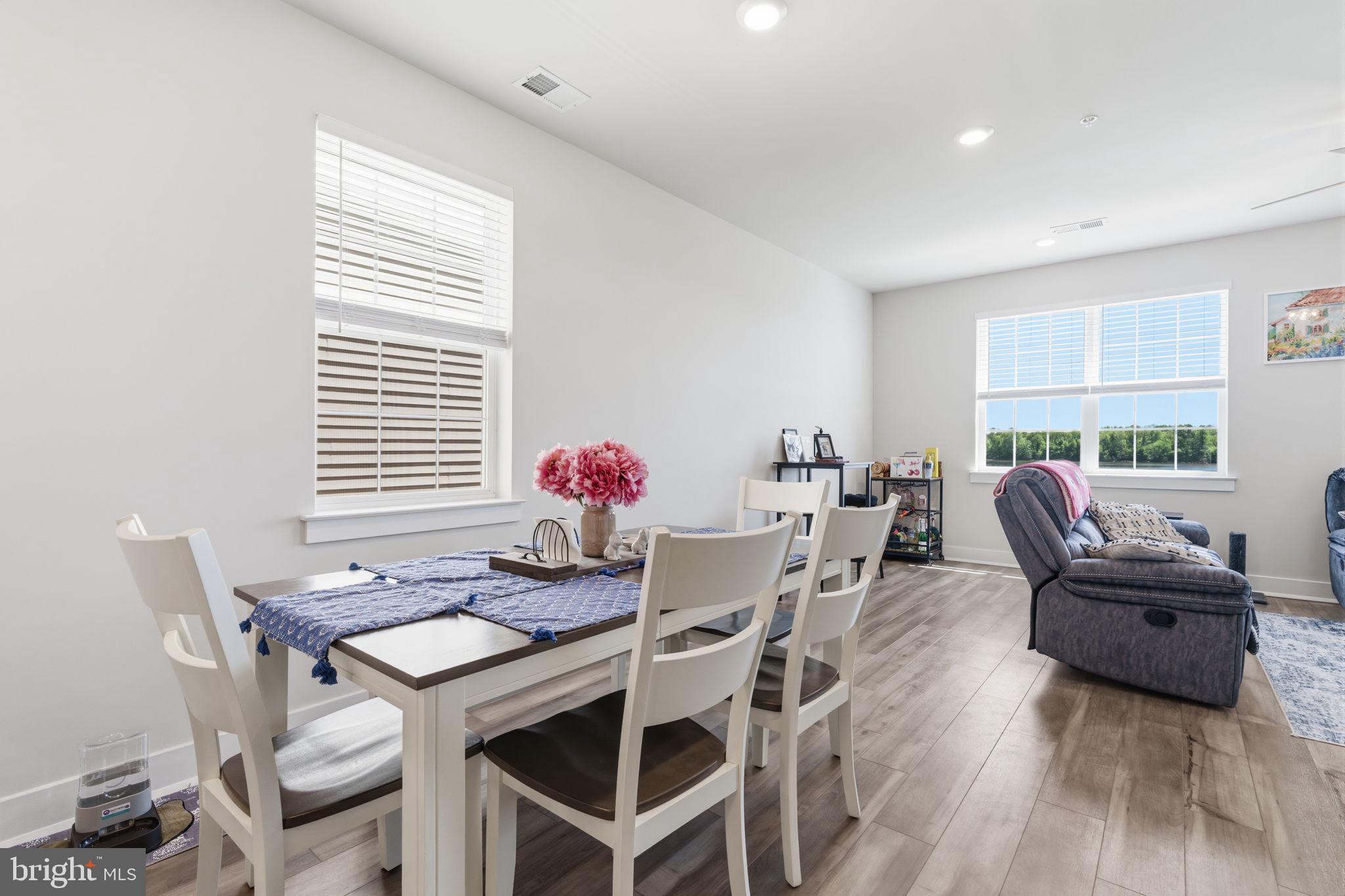 WATERSIDE - Residential