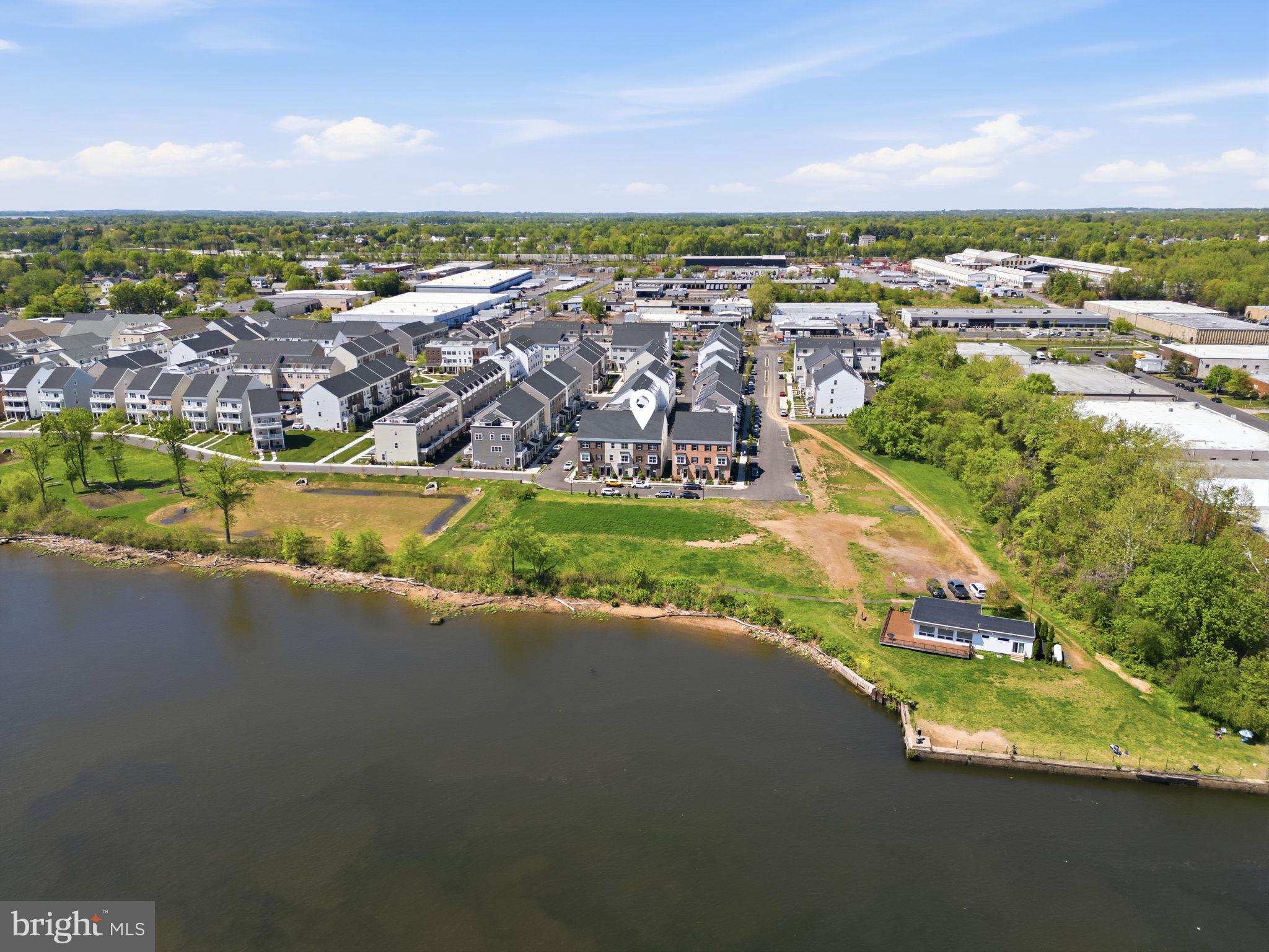 WATERSIDE - Residential