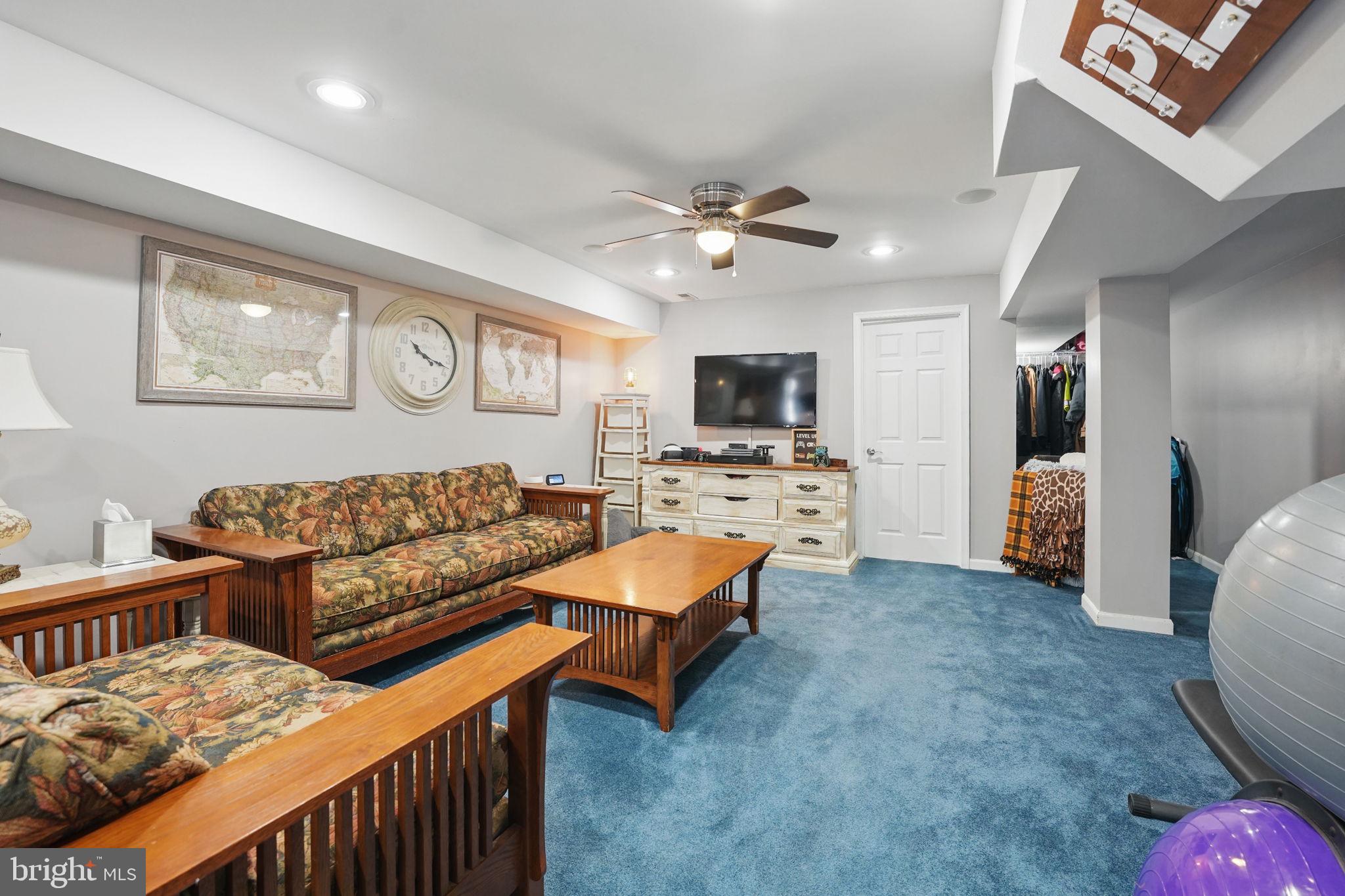 PIEDMONT SQUARE - Residential