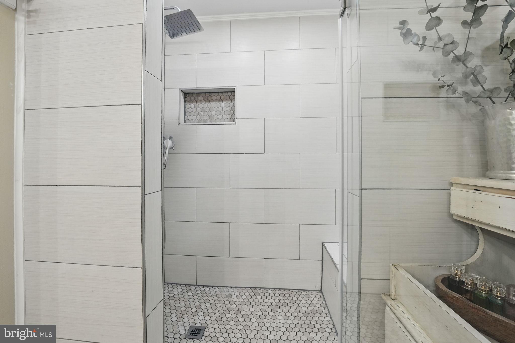 PIEDMONT SQUARE - Residential