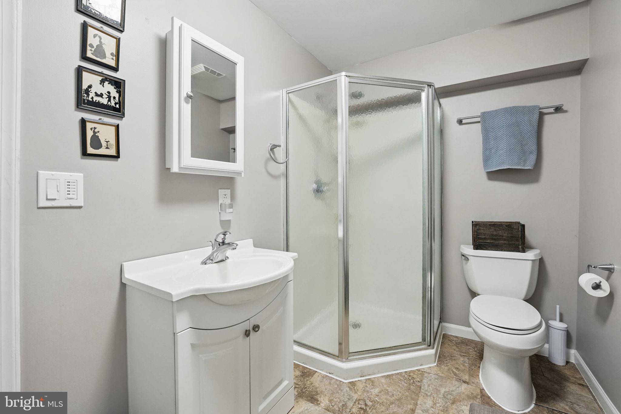 PIEDMONT SQUARE - Residential