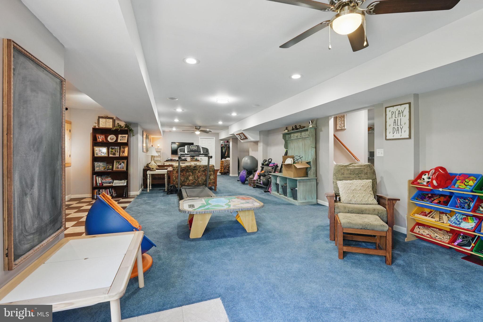 PIEDMONT SQUARE - Residential