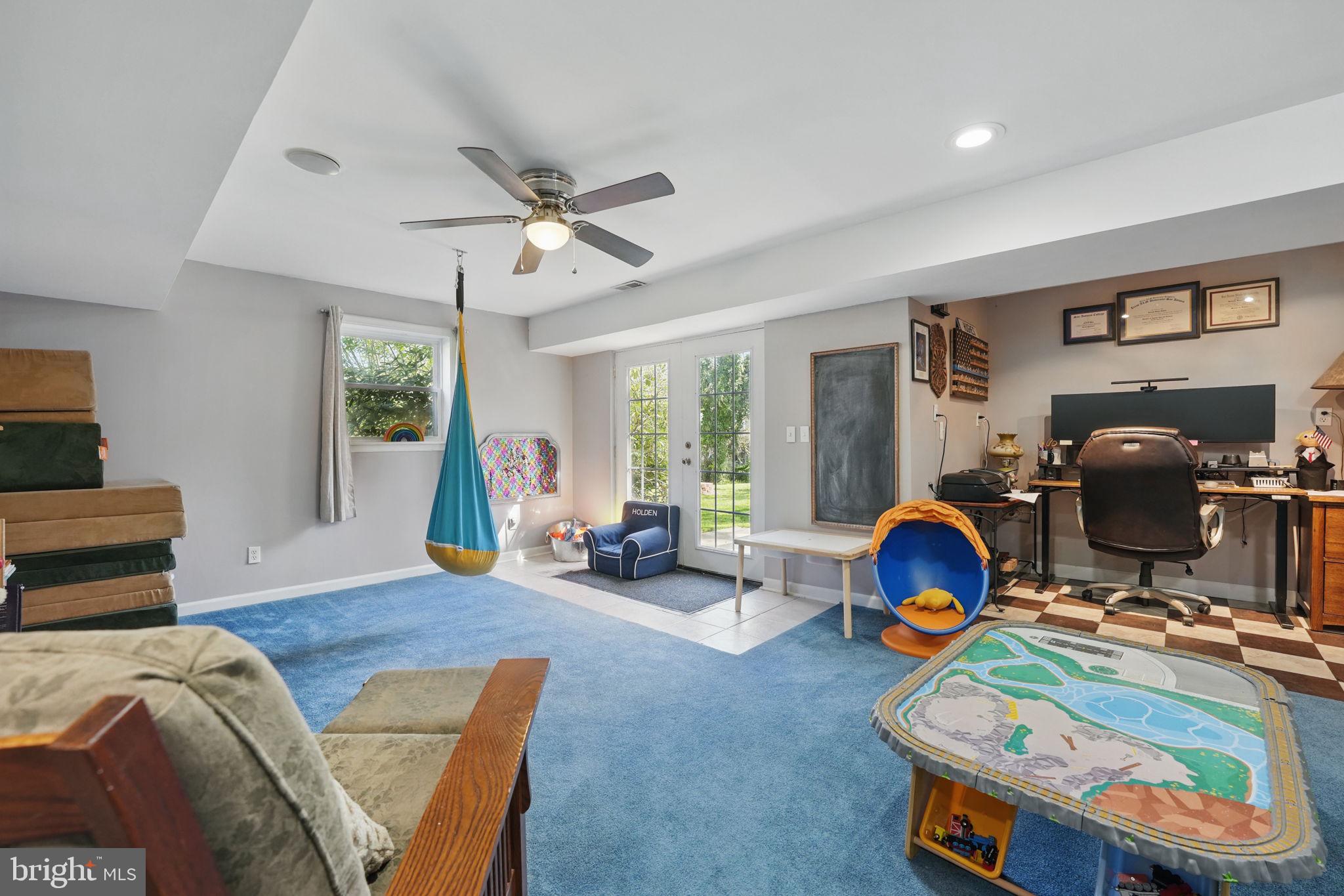 PIEDMONT SQUARE - Residential