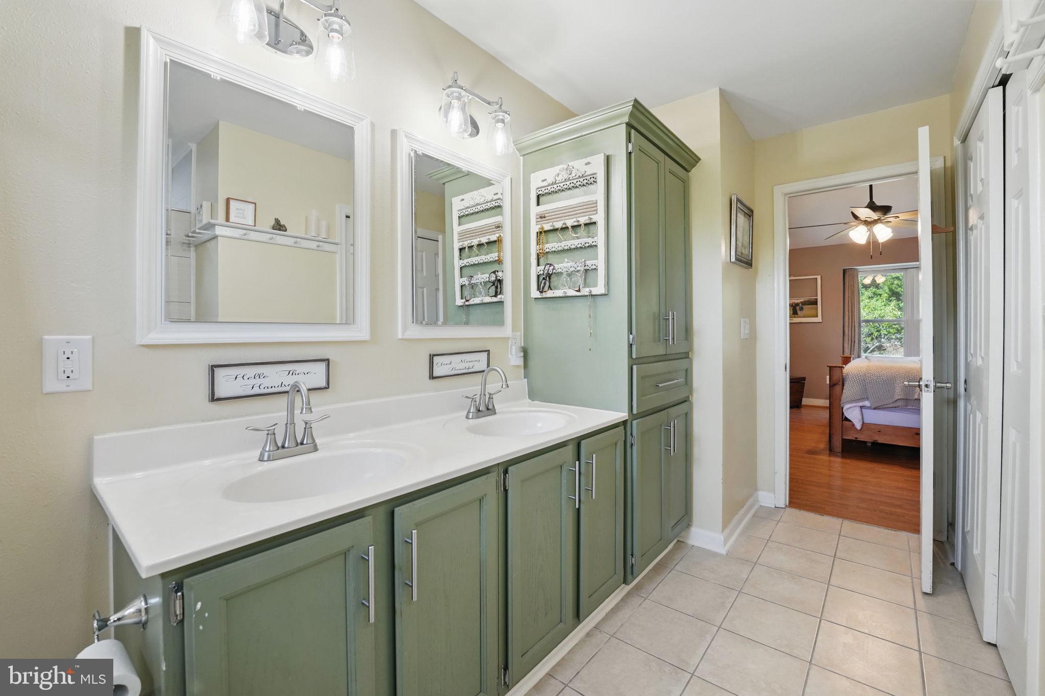 PIEDMONT SQUARE - Residential