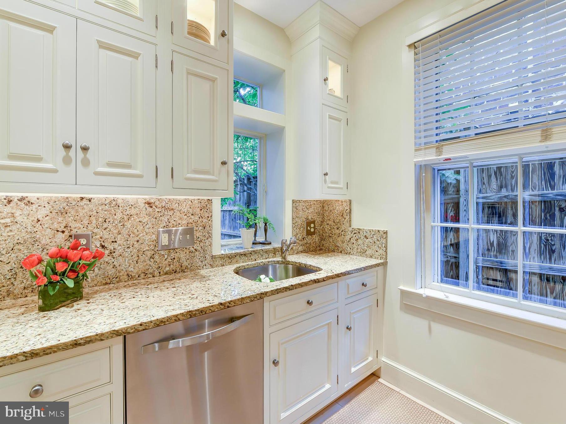 OLD TOWN ALEXANDRIA - Residential