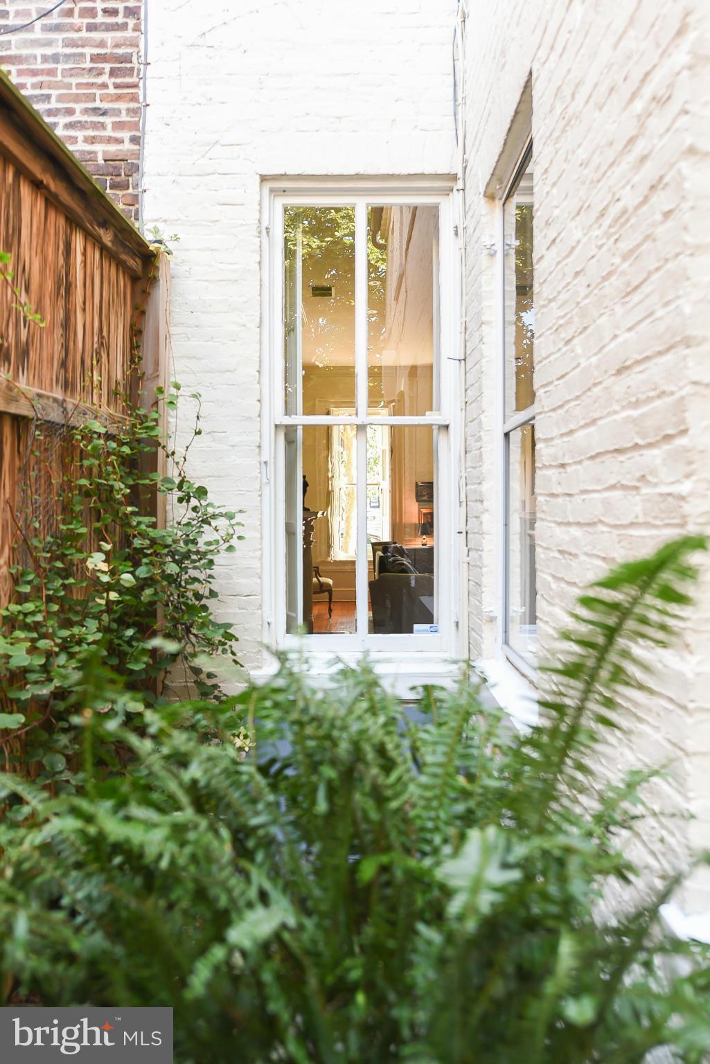 OLD TOWN ALEXANDRIA - Residential