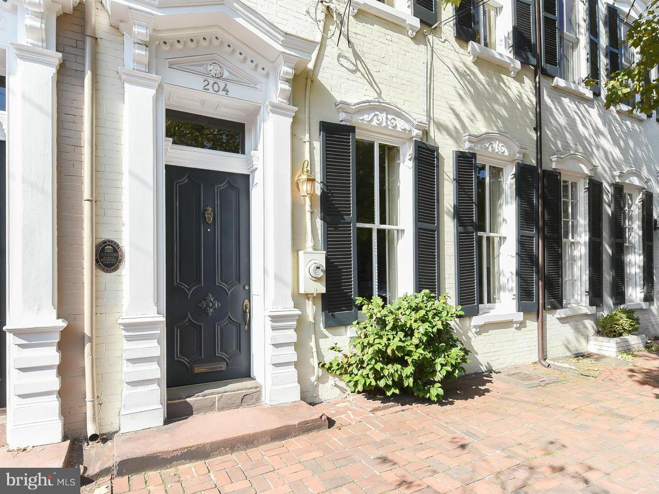 OLD TOWN ALEXANDRIA - Residential