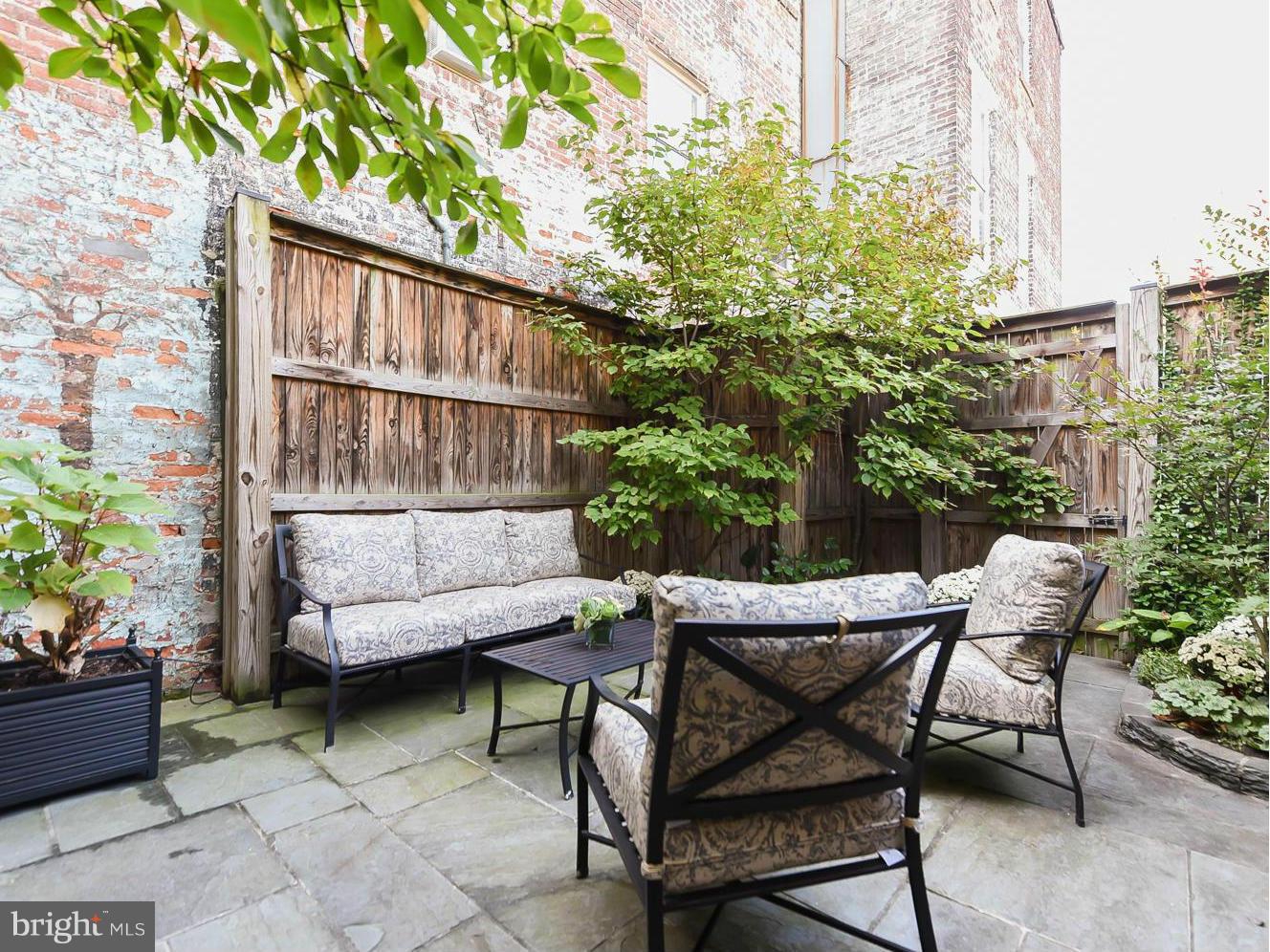 OLD TOWN ALEXANDRIA - Residential