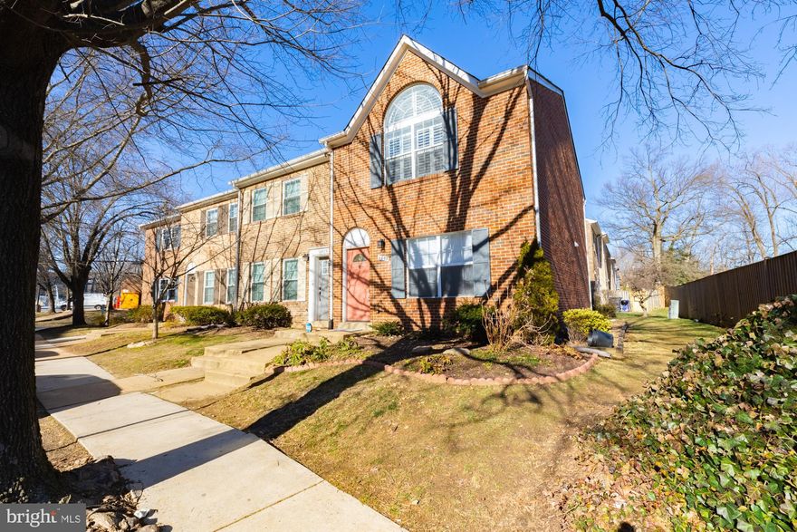 Bright and sunny end unit, convenient and walkable to amenities. 2 upper level bedrooms with en suite bathrooms, vaulted ceilings, custom closets. Washer/dryer on main level. Walkout natural sunlight in lower level, lots of storage. Patio/outdoor space. 1 assigned parking spot + street parking in front of unit. Front door faces Columbus St. Landscaping updates in progress.