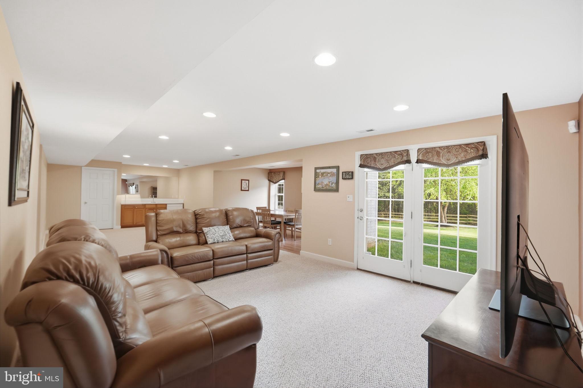 BRIARCLIFF MANOR - Residential