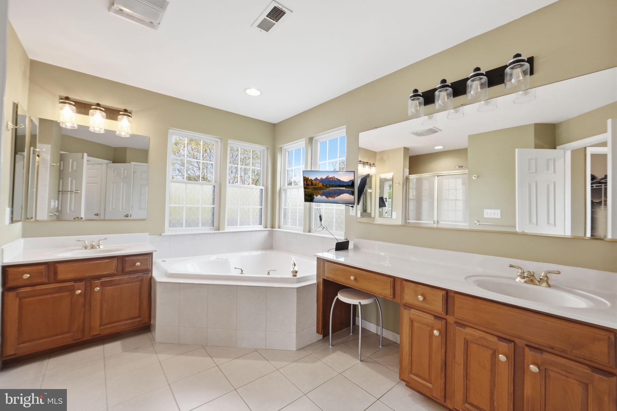 BRIARCLIFF MANOR - Residential