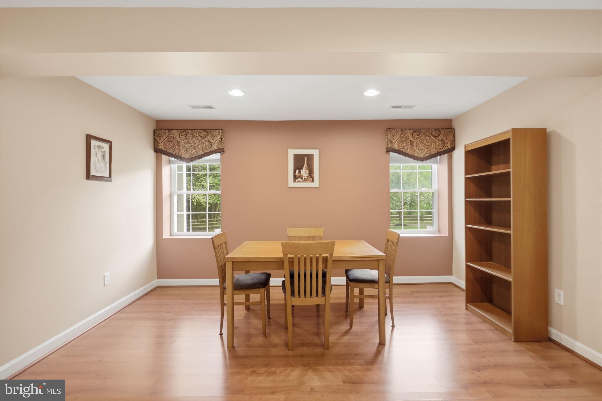 BRIARCLIFF MANOR - Residential