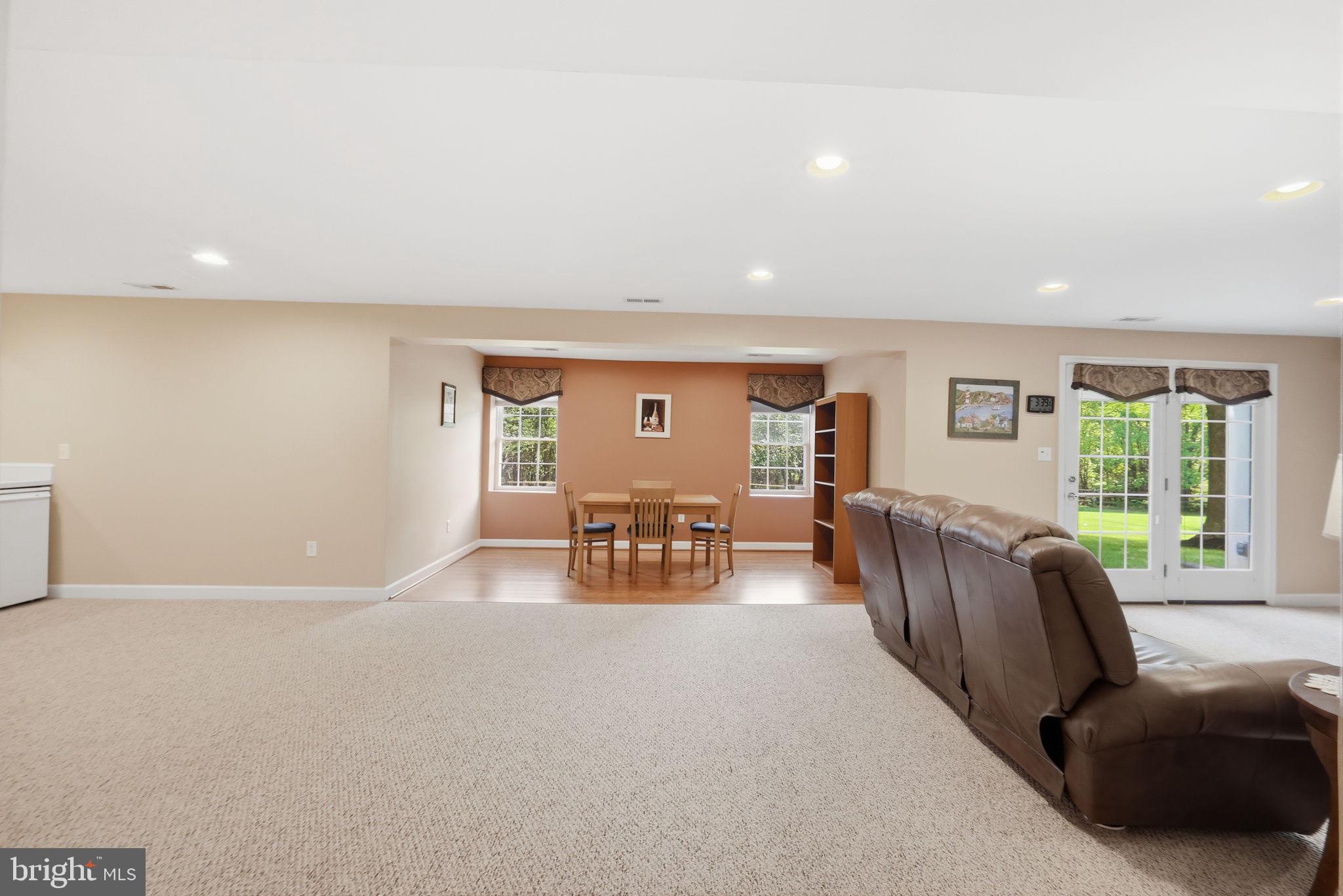 BRIARCLIFF MANOR - Residential