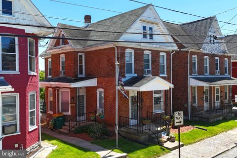 Homes For Sale - 233 Cleveland Avenue<br/> WAYNESBORO, PA 17268
